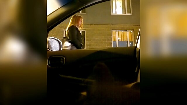 Une jeune blonde se fait vidéo érotique x sodomiser