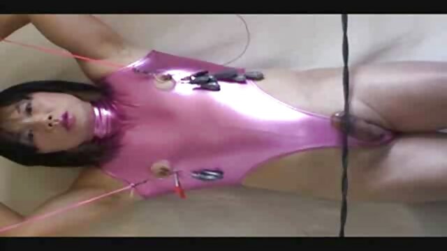 La milf lesbienne Charlee Chase & Addie Juniper film érotique free Lèche la chatte et jouit!