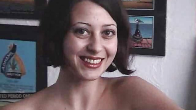 Vilain petite video porno érotique demi-soeur Vina Sky baise frère