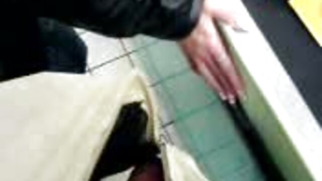 Un élève enseignant se film érotique avec clara morgane fait gangbanger dans la salle de classe