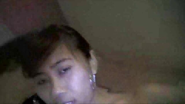 Jeune lesbienne retenue pour pagayer brutalement par domina erotique porno video