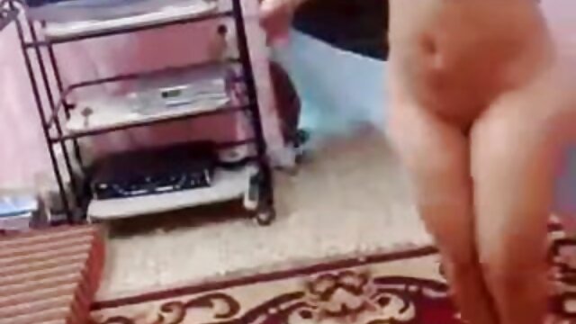 Plantureuse blonde porno erotiq tatouée se fait sodomiser et est absolument dominée