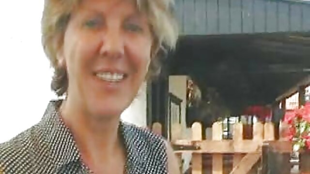 Une film erotique sex milf folle se fait enculer brutalement à la maison