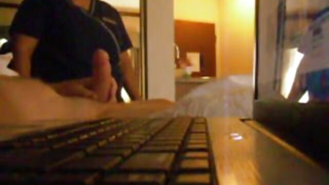 De superbes jeunes filles percées pendant une séance video sensuelle erotique de baise érotique