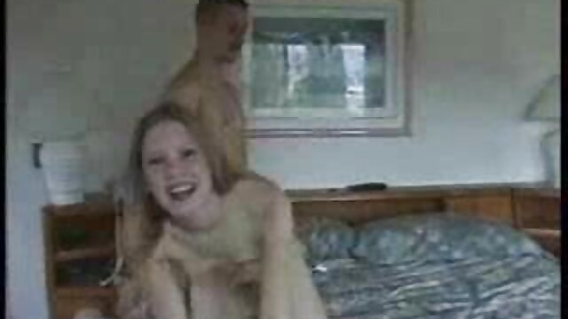 LA PETITE LYRA MANGE film érotique porn TANT DE CHARGES DE CUM