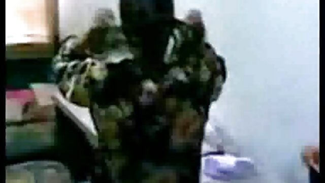 Seins en bonnet P se masturbent films erotiques hd en solo